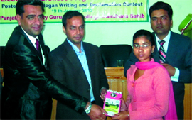 The winner of the voter awareness campaign being honoured at Punjabi University Guru Kashi College, Talwandi Sabo.