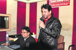 Gurdas Maan recording live music
