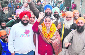 SAD candidate Kuldeep Kaur Tohra campaigns with her supporters in a Patiala village. 