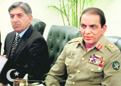 According to media reports, the Pakistan Govt can sack ISI chief Lt Gen Ahmed Shuja Pasha (left) and army chief Gen Ashfaq Parvez Kayani over the memo issue.