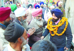 Inderbir Singh Biolaria interacts with the voters in his constituency in Amritsar. 