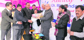 Chief Minister Bhupinder Singh Hooda is welcomed by members of the Bar Association in Sirsa on Saturday.