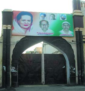 Once a rendezvous for Congressmen, the residence of former minister Balmukand Sharma wears a deserted look these days