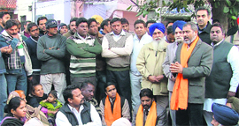 BJP candidate Parveen Bansal (standing with folded hands) addresses an election meeting at Chawni Mohalla in Ludhiana.