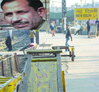 The New Delhi railway station platform where Delhi police constable Riyaz Hussain (inset) was killed in a fight with a staffer 