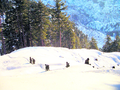 The rescue team with the workers. 
