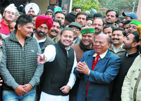 Former minister and veteran Congress candidate from Kartarpur segment Chaudhary Jagjit Singh interacts with people in Jandu Singha. 