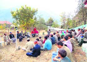 Farmers being told about the activities of the Paryavaran Chetna Kendra