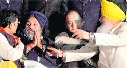 SAD candidate (in yellow turban) makes a point to Deputy Chief Minister Sukhbir Singh Badal (left) as BJP leader Arun Jaitley looks on at a rally in the Bhagwan Chowk area of Ludhiana 