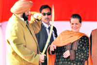 PCC chief Amarinder Singh hands over a sword to AICC chief Sonia Gandhi in Samrala