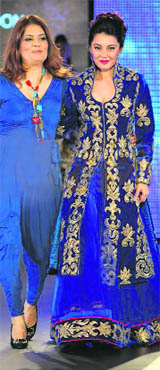 Reynu Taandon (left)