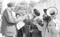 Lt-Col Gurparkash S Virk (retd), Independent candidate, campaigns at the Phase IIIB2 market in Mohali 