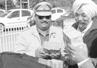 Officials with the seized money in Mohali 