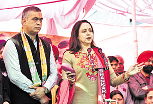 BJP leader and Bollywood actor Hema Malini addresses an election rally in Jalandhar on Wednesday. Tribune photo: Malkiat Singh