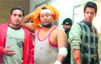 Jaswinder Singh shows his wounds in Ludhiana 