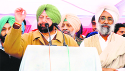 PCC chief Capt Amarinder Singh addresses a rally in Lambi 