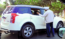 A traffic policeman questions a person seated in the vehicle of a VVIP from Rajasthan, which does not bear a number plate, near the roundabout separating Sector 29 and Phase II of Industrial Area in Chandigarh on Sunday