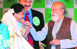 Sitar maestro Pandit Ravi Shankar and playback singer Asha Bhosle at a function to unveil the 23rd Limca Book of Records in New Delhi