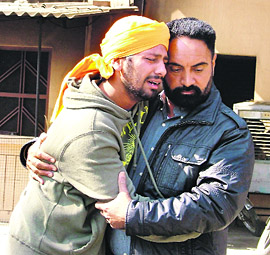 Maninderjit Singh, brother of victim, Harpreet Singh being consoled. 