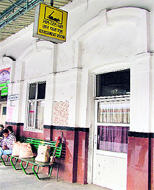 The refreshment room at the railway station lying closed, as the contractor has expressed his inability to run the same at the prevailing rates