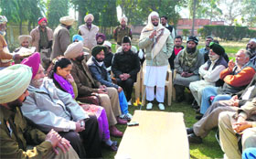 Mufti-e-Punjab Ertiqa Ul Hasan at a peace committee meeting in Malerkotla.