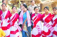 Bihar Governors wife, Neeva Kanwar, dances with Assam artistes at the Surajkund crafts mela