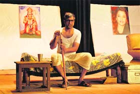 A scene from the play Babuji Theek Kehte by the Meghdoot Theatre Group, Bhiwani, and directed by Kaushal Bhardwaj