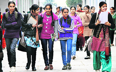 After witnessing a fortnight of warm sunny days, weather remained cloudy in the city and the periphery on Friday. A group of college students all packed up in heavy woollens try to beat the cold.