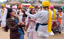 Visitors enjoy with folk artistes from Haryana at the 26th Surajkund Crafts Mela in Faridabad on Saturday