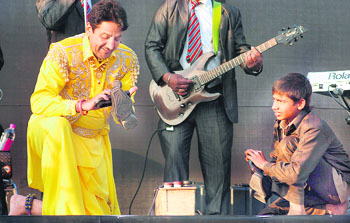 Punjabi singer and actor Gurdas Mann performs at the opening ceremony of the 13th Guru Gobind Singh Kabaddi Gold Cup in Jalandhar on Monday.
