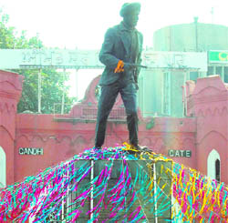 Decorative strings tied to the statue of Shaheed Udham Singh at the Hall gate in Amritsar.