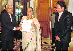 The Lokayukta, Justice MM Ghildiyal (retd), presents the annual report-2011 to Governor Margaret Alva in Dehradun on Tuesday. The report includes pending appeals and various directions and suggestions given by the Lokayukta to officials.