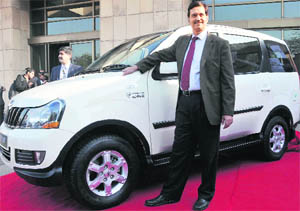 Mahindra & Mahindra senior VP Arun Malhotra unveils the stylish new XYLO with advanced technology and a host of new features at a press conference in New Delhi on Wednesday. Prices for the D2 BS4 model start at Rs. 7.37 lakh (ex-Delhi)