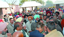 Punjab Peoples Party (PPP) candidate from Bathinda (Urban) assembly constituency, Sukhdeep Singh Bhinder, being consoled by his near and dear ones at the cremation of his father in Bathinda on Wednesday; 
