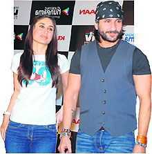 D day can wait: Kareena Kapoor with Saif Ali Khan