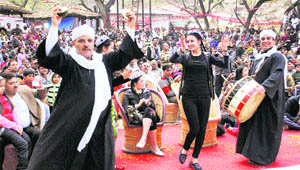 Artistes from Egypt give a performance at the chaupal during the Surajkund Crafts Mela near Faridabad.
