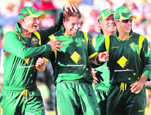 Australias Daniel Christian (2nd-L) is congratulated by teammates after taking the wicket of Sri Lankas Mahela Jayawardene during their ODI match in Perth on Friday. 