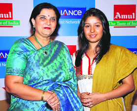 On a song: Preeti Sagar and Sunidhi Chauhan