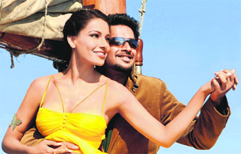 Jodi Breakers, starring Bipasha Basu and R. Madhavan, is about two divorce lawyers