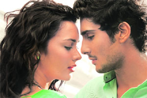 Amy Jackson & Prateik in Ekk Deewana Tha