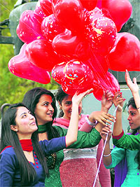 Girls buying balloons at Sector 10 in Chandigarh