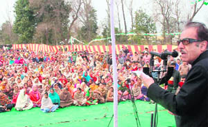 JKPCC chief Saifuddin Soz addresses a rally at Sangrampur.