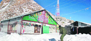 The snow-covered Khardungla Pass in Leh. 
