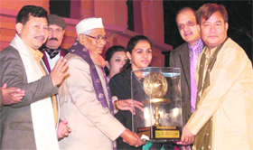 Governor Jagannath Pahadia distributes prizes at the closing ceremony of the Surajkund Crafts Mela in Faridabad on Wednesday.