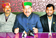 HPCC president Kaul Singh Thakur addresses mediapersons in Mandi on Thursday