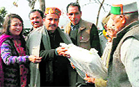Wool Federation Chairman Trilok Kapoor distributes veterinary first aid kits among shepherds in Nurpur on Thursday