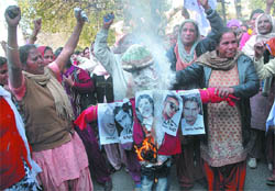 Activists of the Istri Jagriti Manch burn an effigy of singers, who allegedly sing lewd songs, in Jalandhar on Thursday.