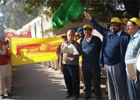 Dr Iqbal Singh flagging off the rally in Bathinda on Saturday