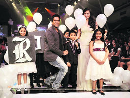 Rocky S and Dia Mirza with children at India Kids Fashion Week