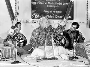 Pandit Vidyadhar Vyas performs at a concert in Panjab University, Chandigarh